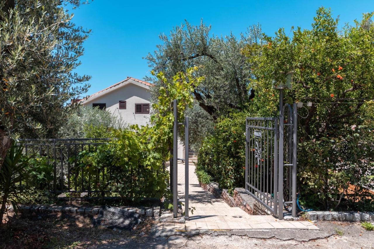 Olive Garden Apartments Sveti Stefan Exterior foto